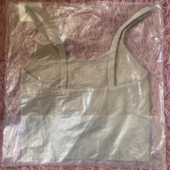 Set active body crop sand size small brand new - Picture 2 of 3